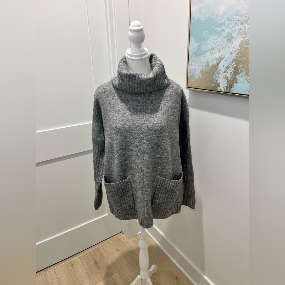 New In Cozy Gray Turtleneck Sweater oversized boxy fit size small front pockets